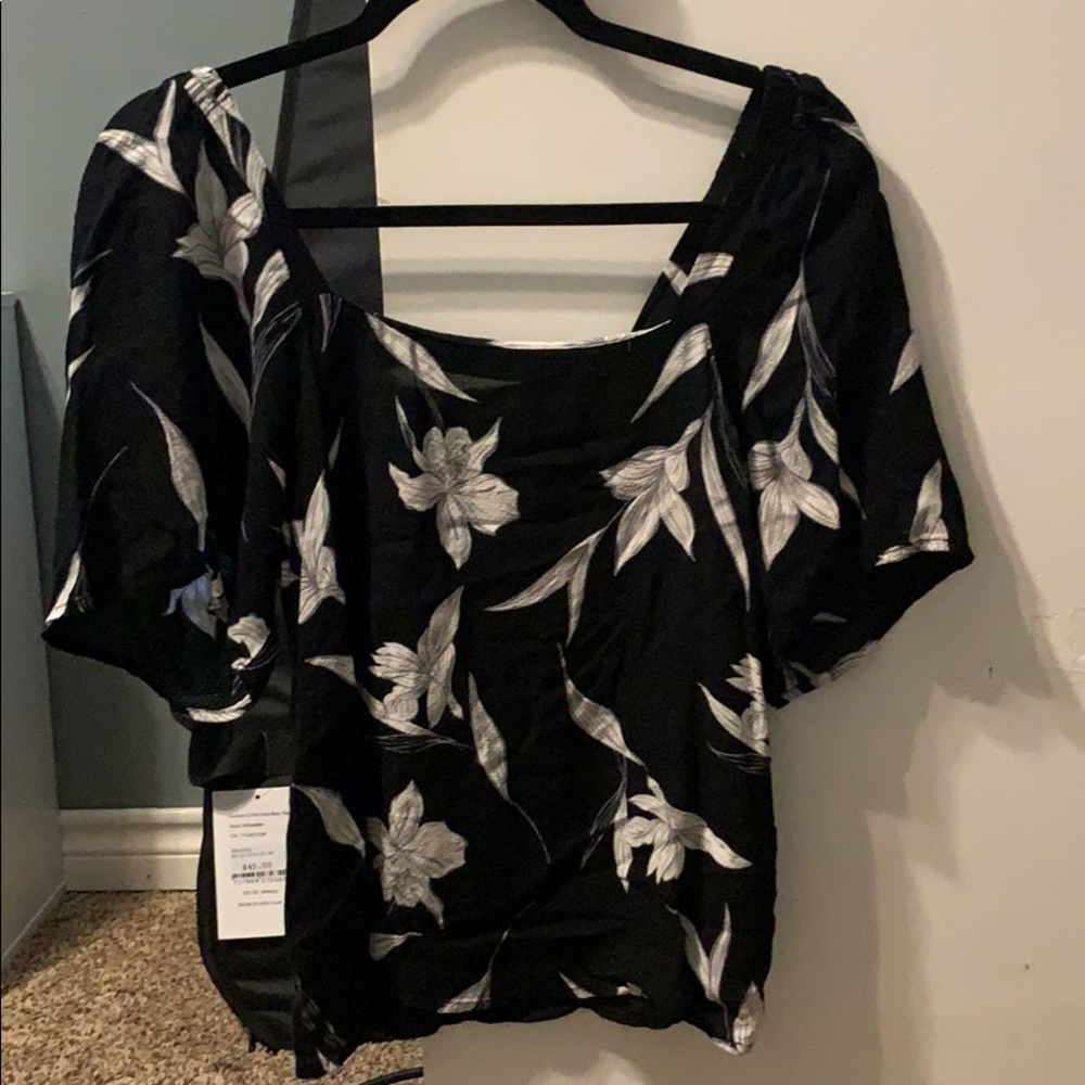Square neck Flowey sleeve top